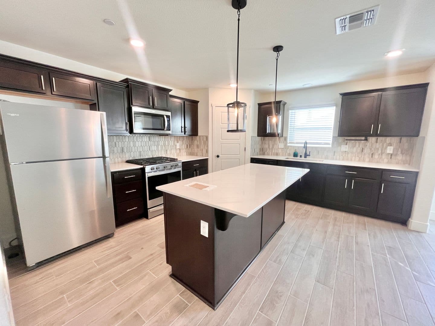 Los Banos House: 1602 Dodder Dr.