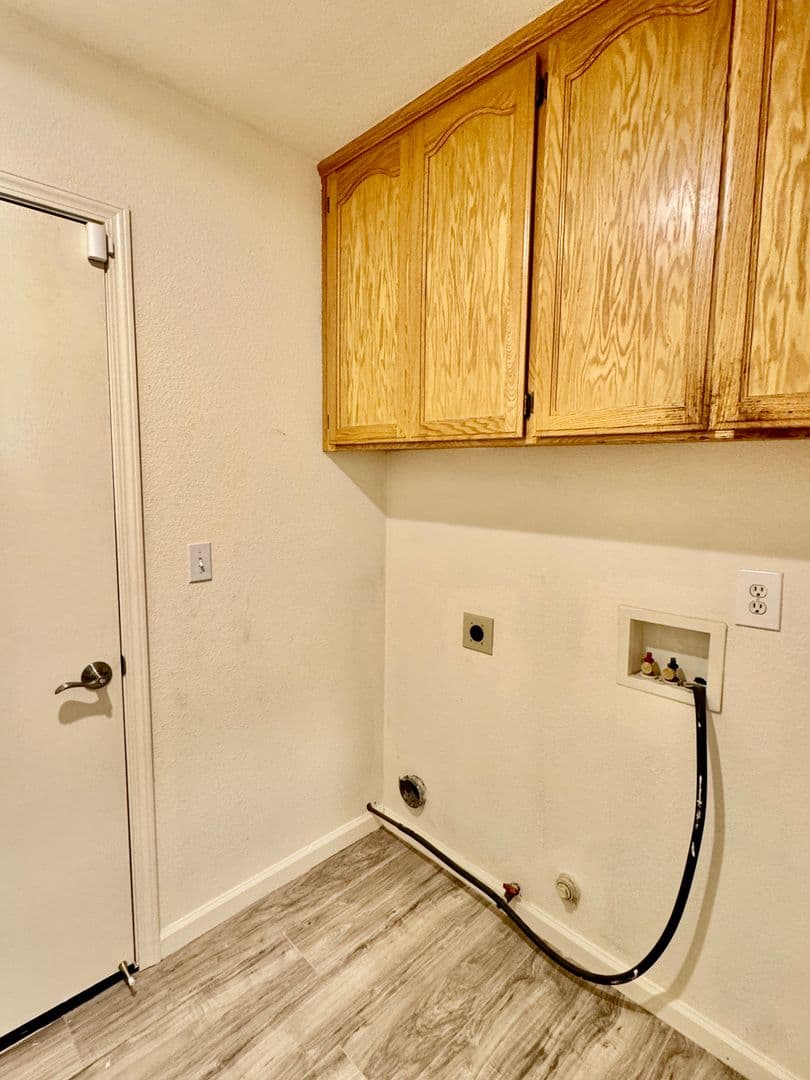 Los Banos House: 962 Sandra St