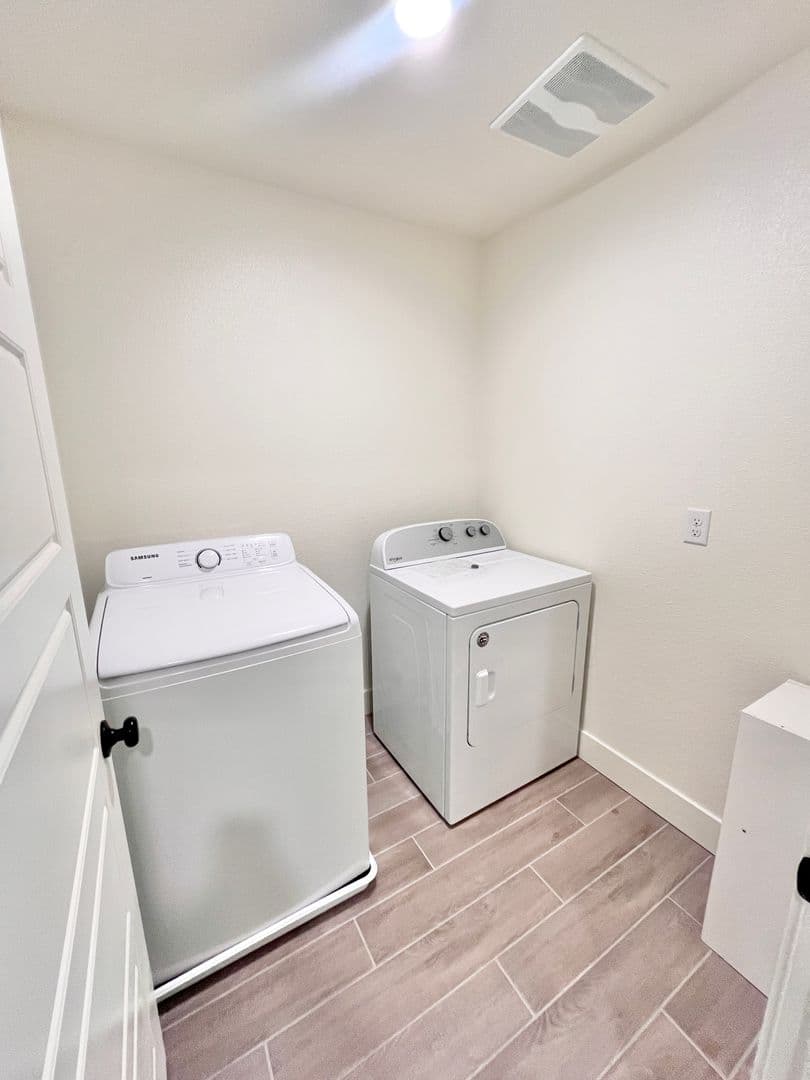 Los Banos House: 1602 Dodder Dr.
