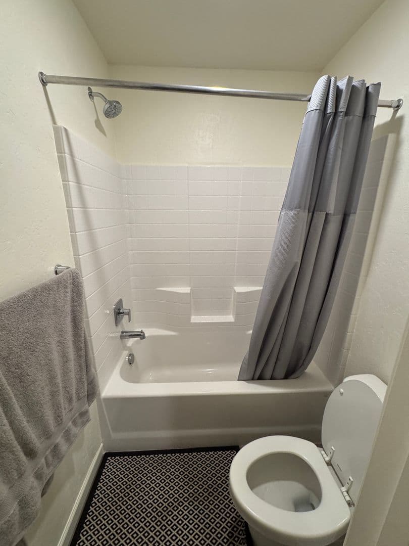 Los Banos House: 2096 Coulter Lane