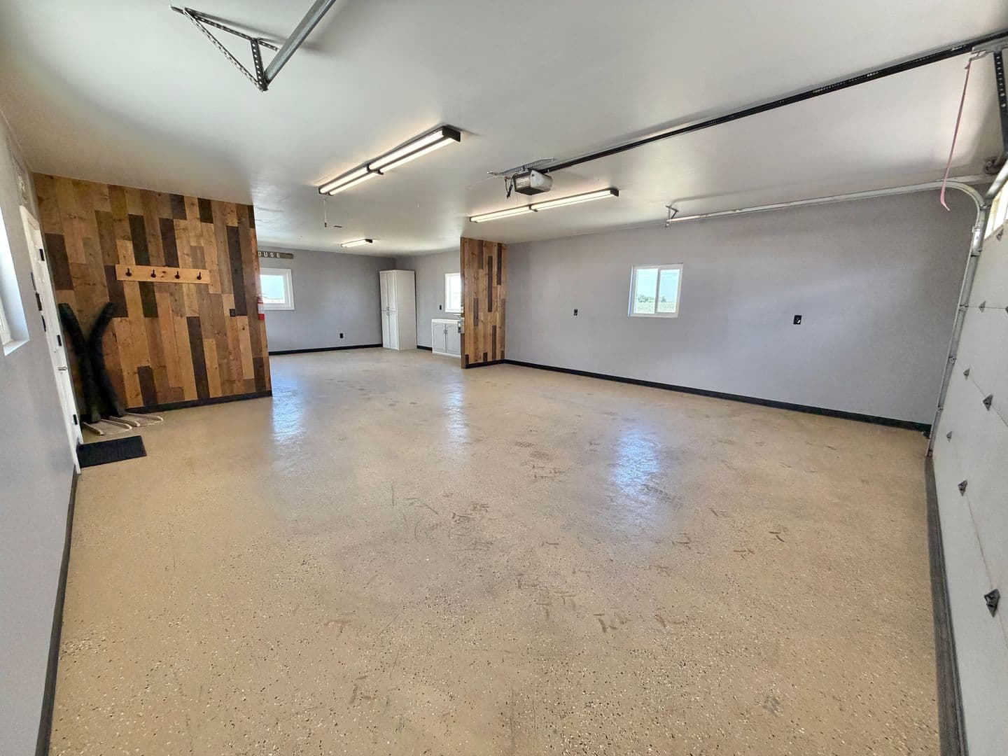 Dos Palos House: 11520 State Highway 152