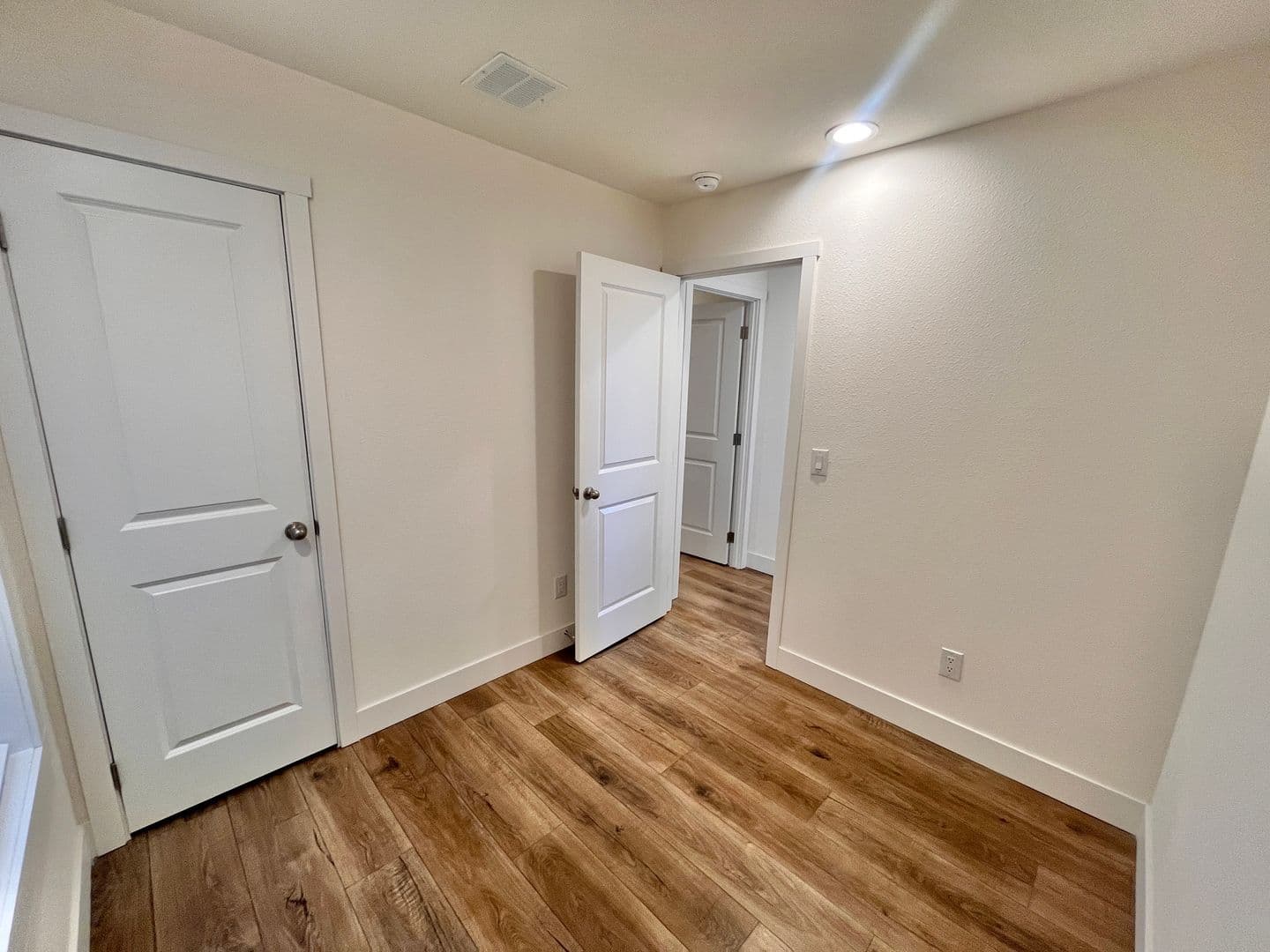 Los Banos House: 1602 1/2 Dodder Dr