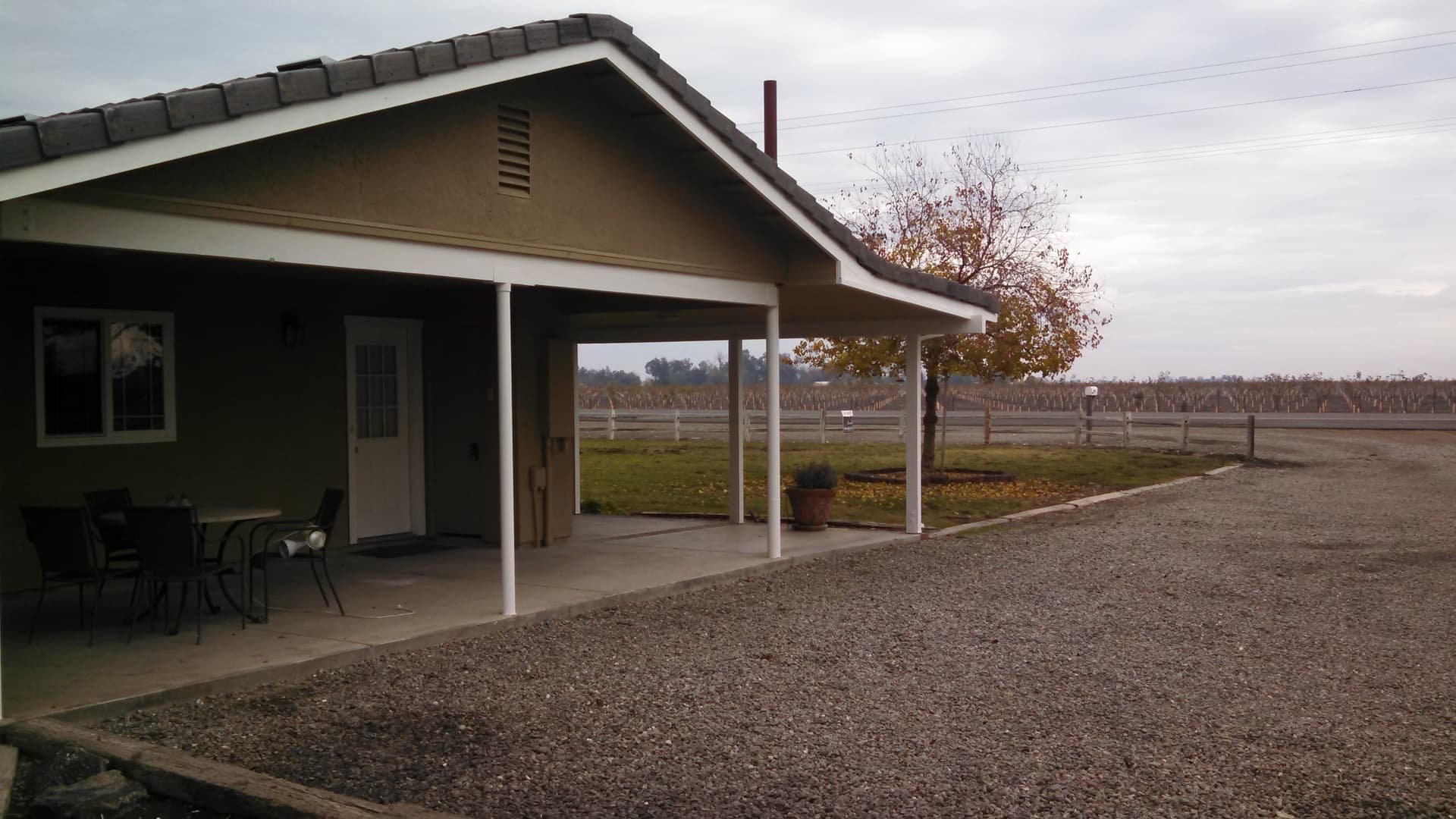 Dos Palos House: 16843 State Hwy 33