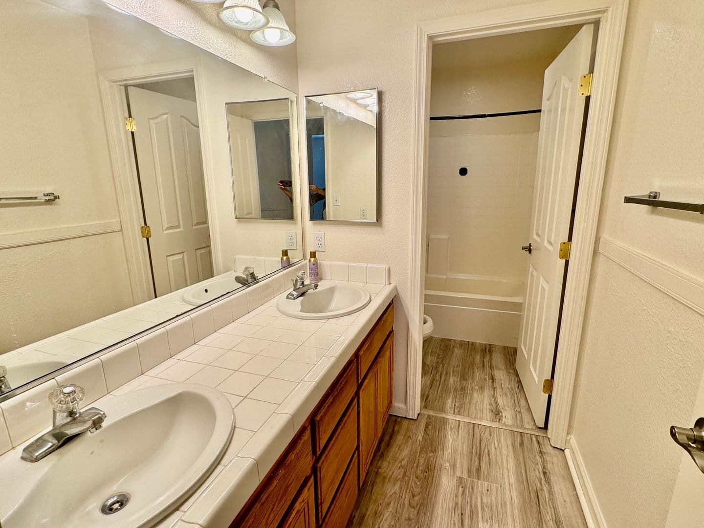Los Banos House: 962 Sandra St