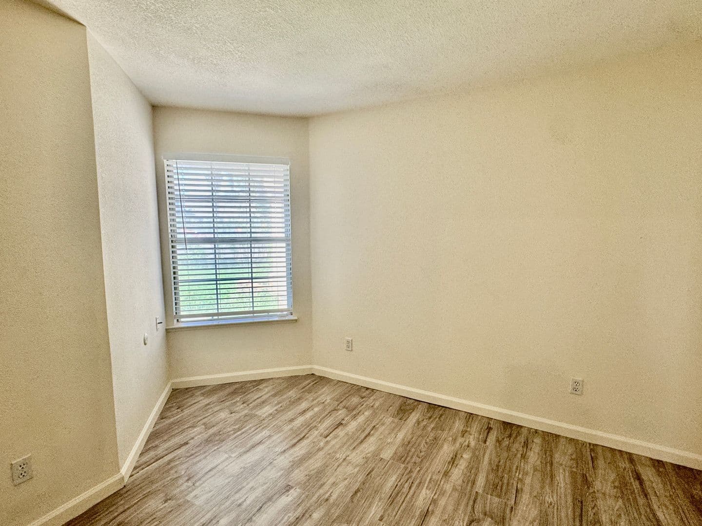 Los Banos House: 962 Sandra St