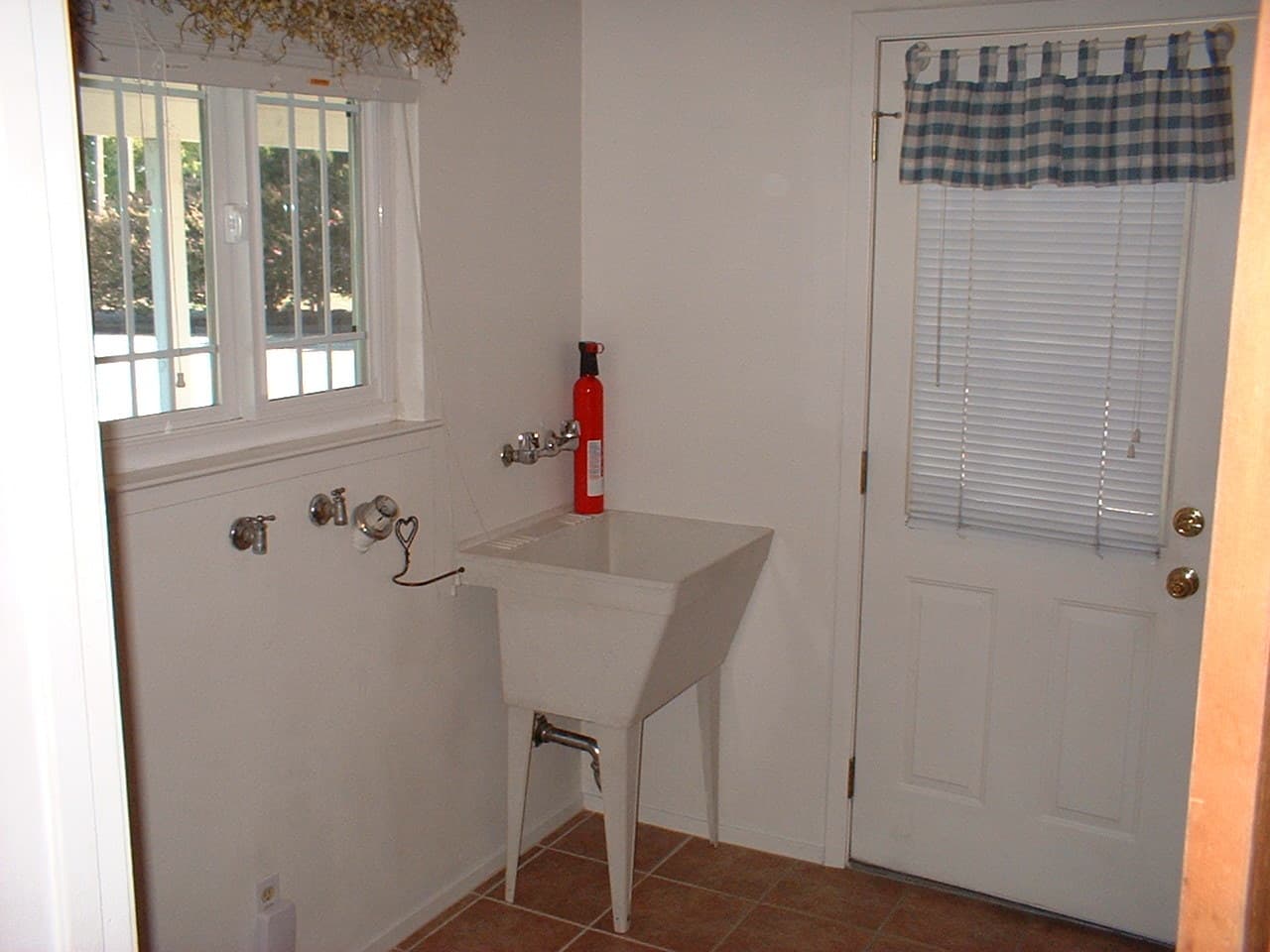 Dos Palos House: 16843 State Hwy 33