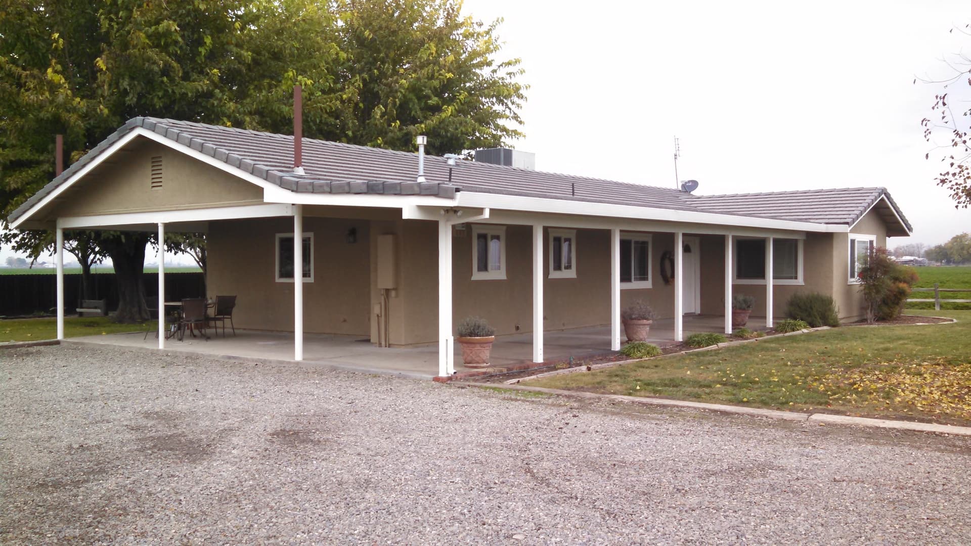 Dos Palos House: 16843 State Hwy 33