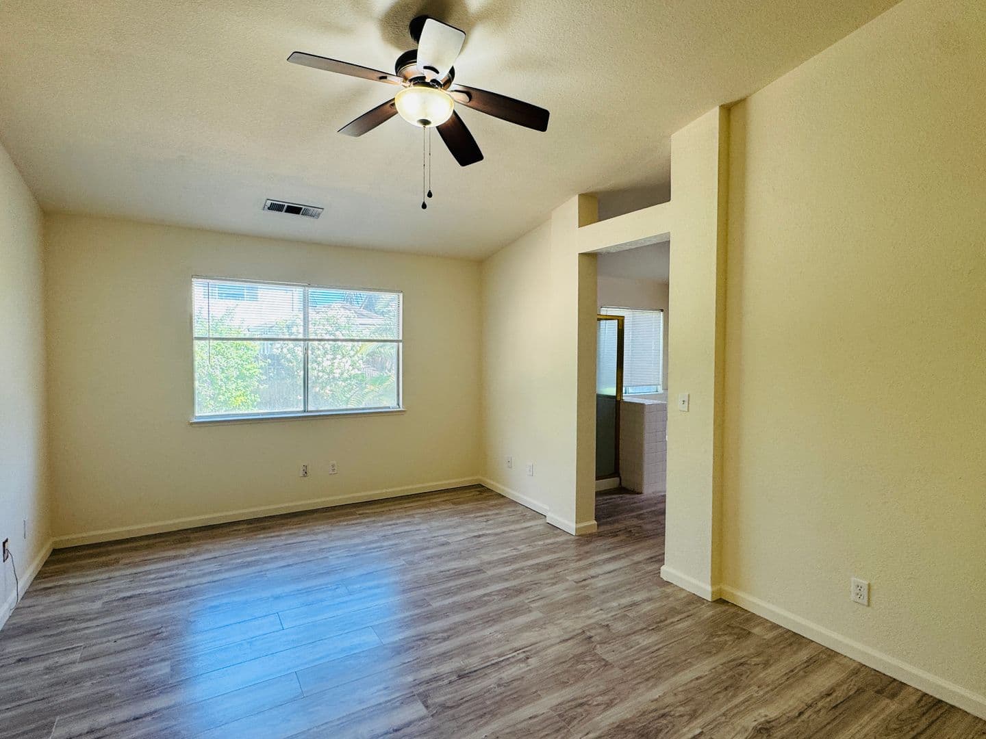 Los Banos House: 962 Sandra St