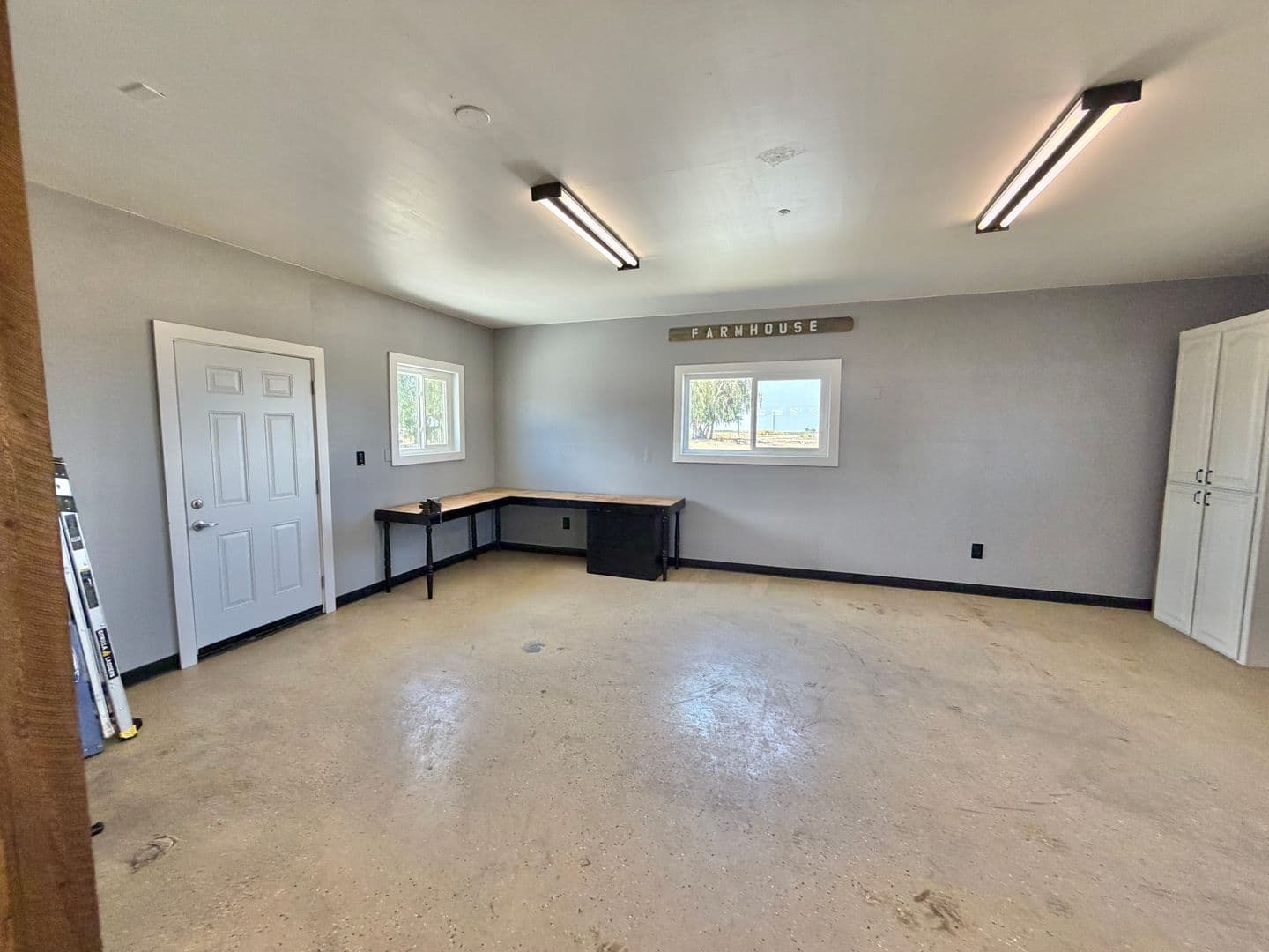 Dos Palos House: 11520 State Highway 152