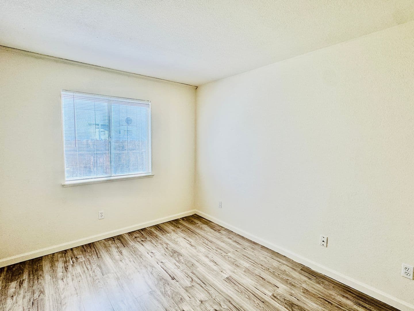 Los Banos House: 962 Sandra St