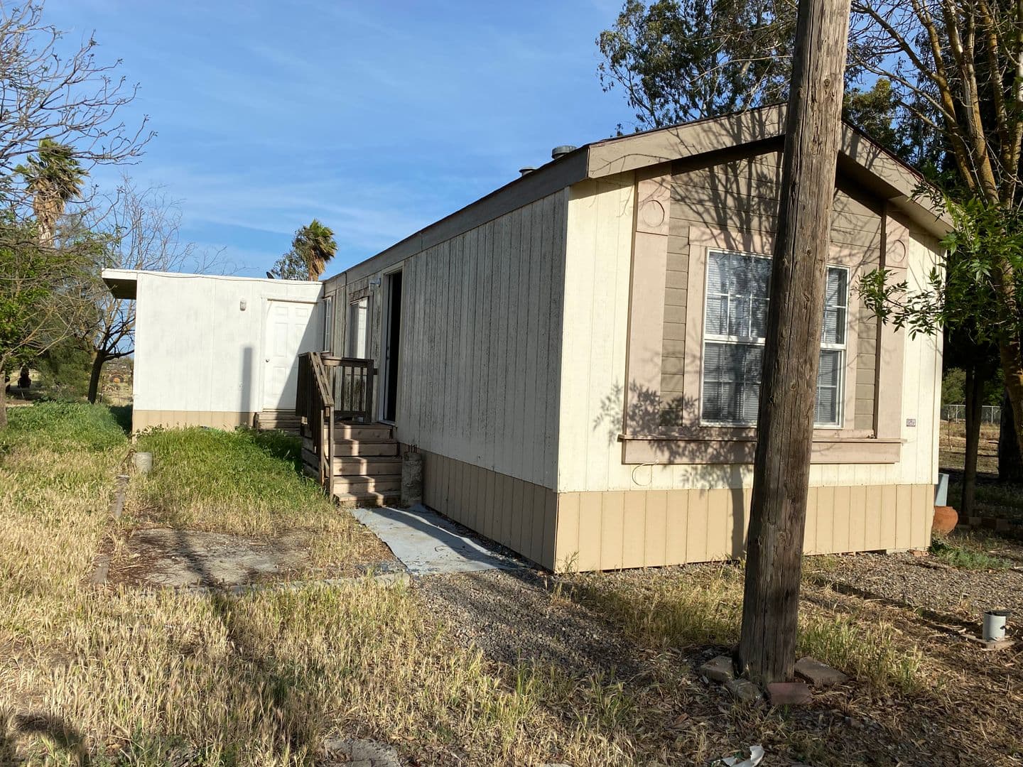 Los Banos House: 12090 Nantes Ave