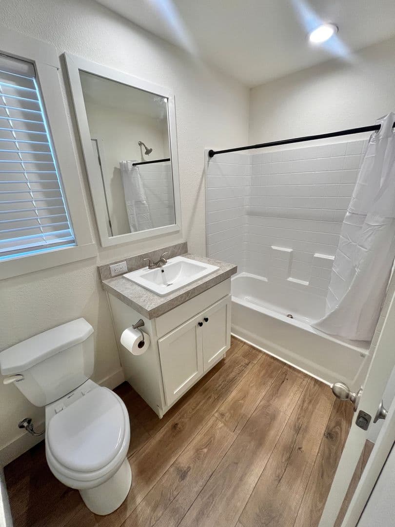 Los Banos House: 1602 1/2 Dodder Dr