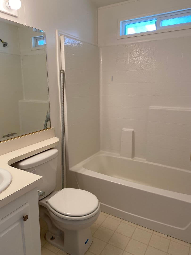 Los Banos House: 12090 Nantes Ave