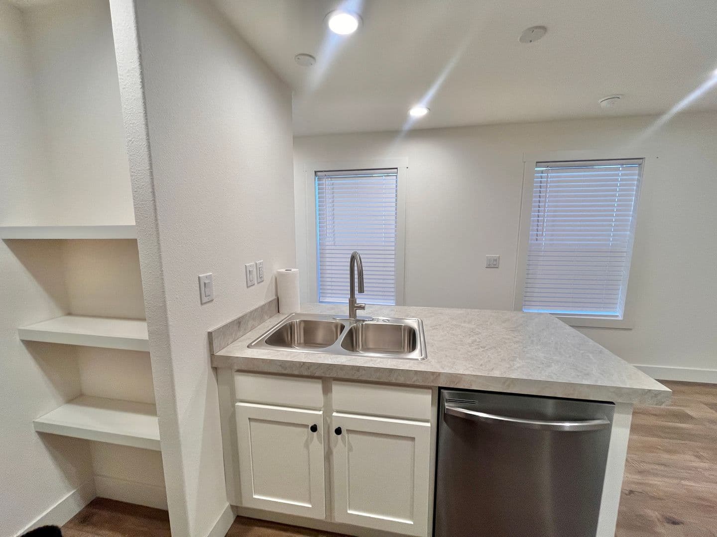 Los Banos House: 1602 1/2 Dodder Dr
