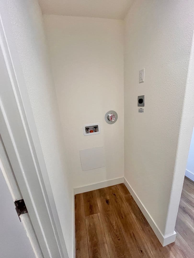 Los Banos House: 1602 1/2 Dodder Dr
