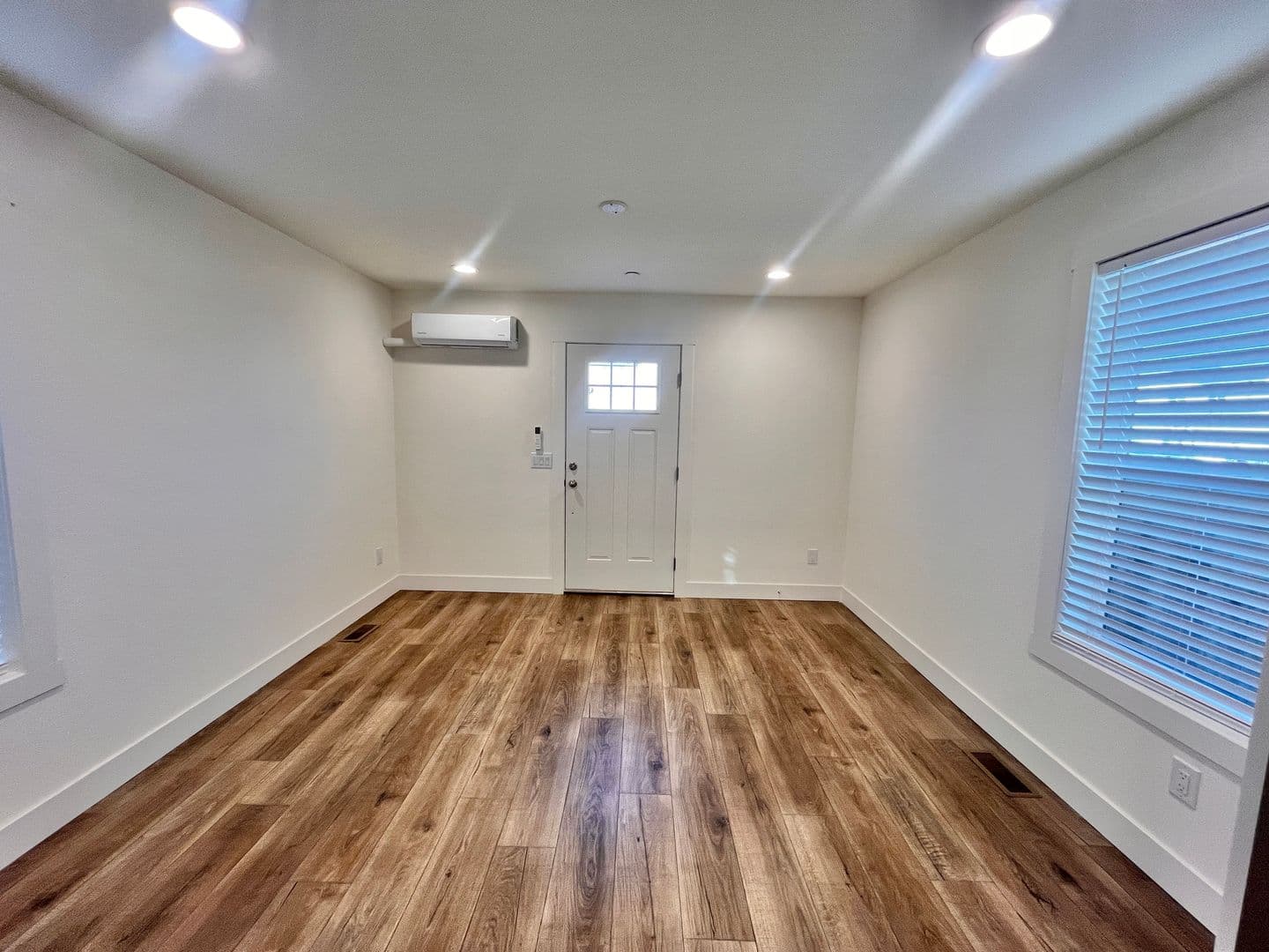 Los Banos House: 1602 1/2 Dodder Dr