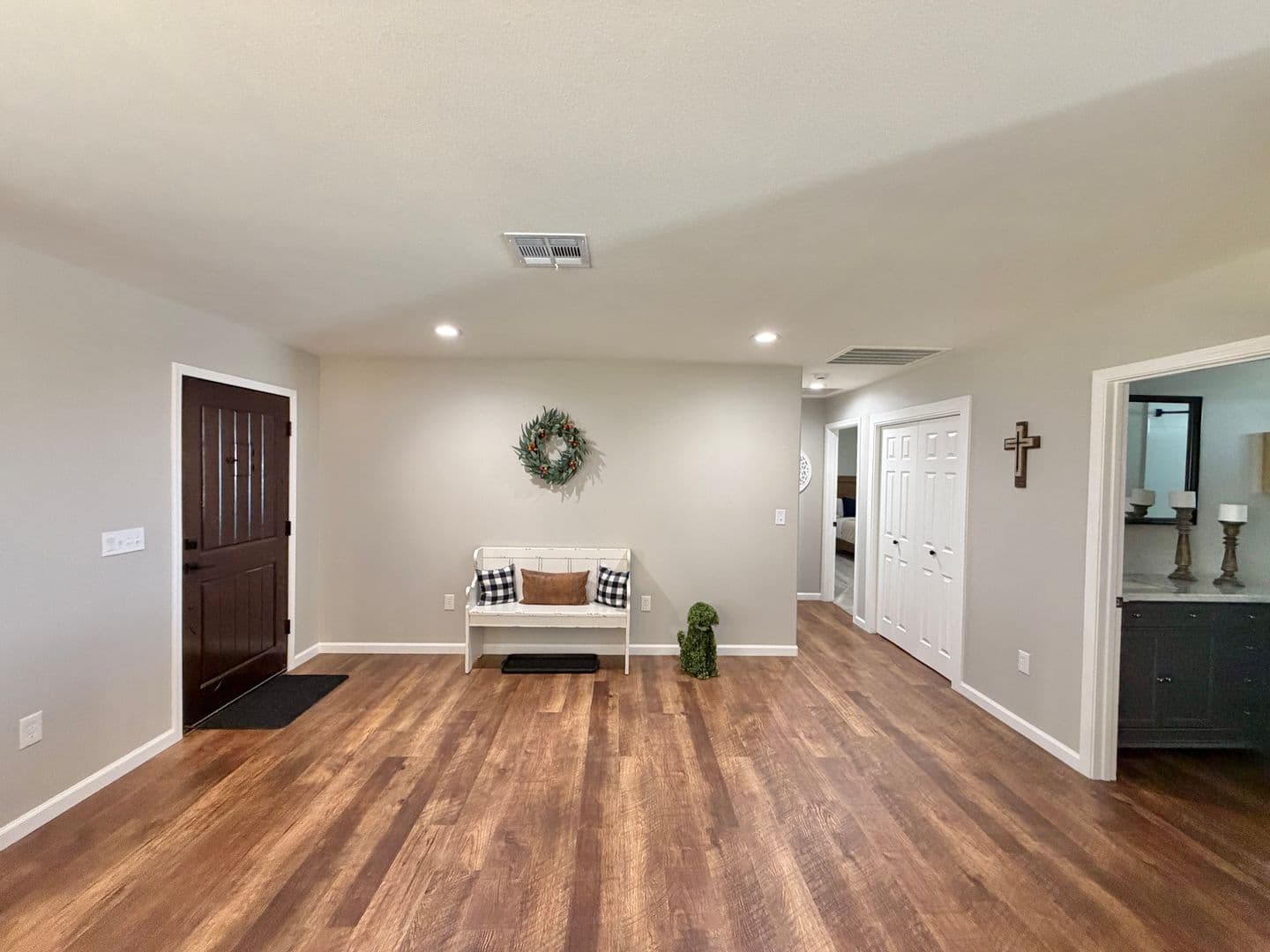 Dos Palos House: 11520 State Highway 152