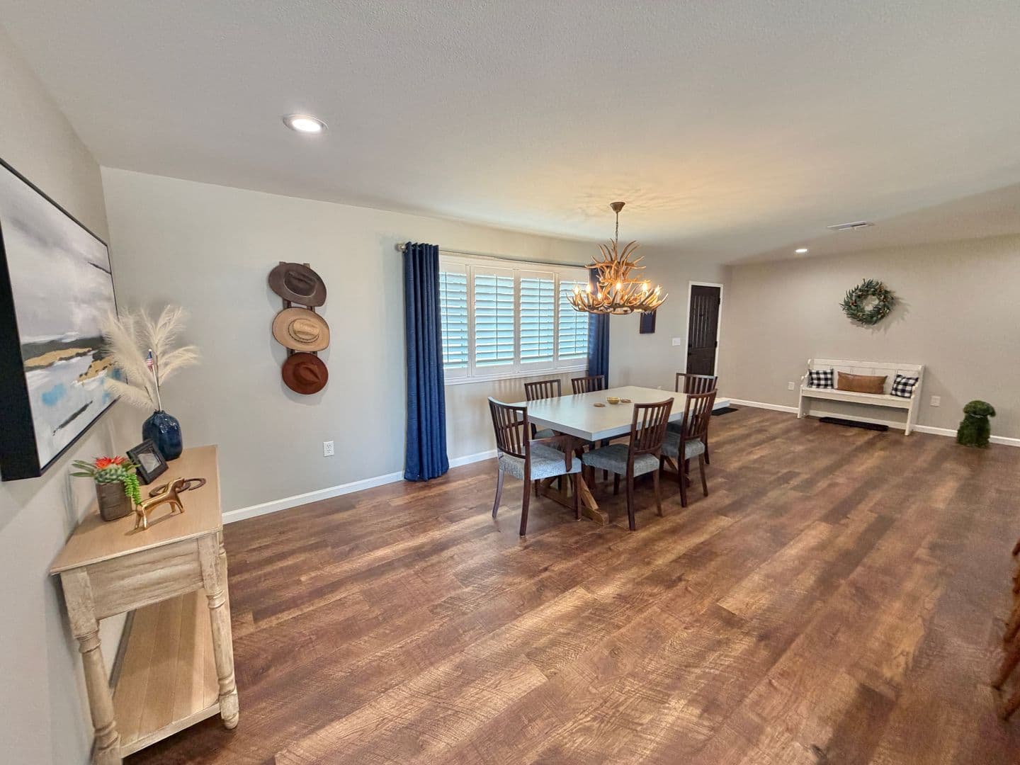 Dos Palos House: 11520 State Highway 152