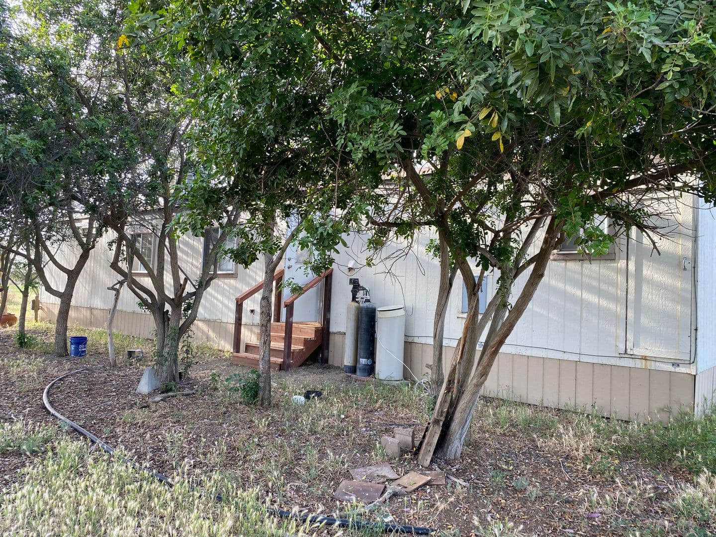 Los Banos House: 12090 Nantes Ave