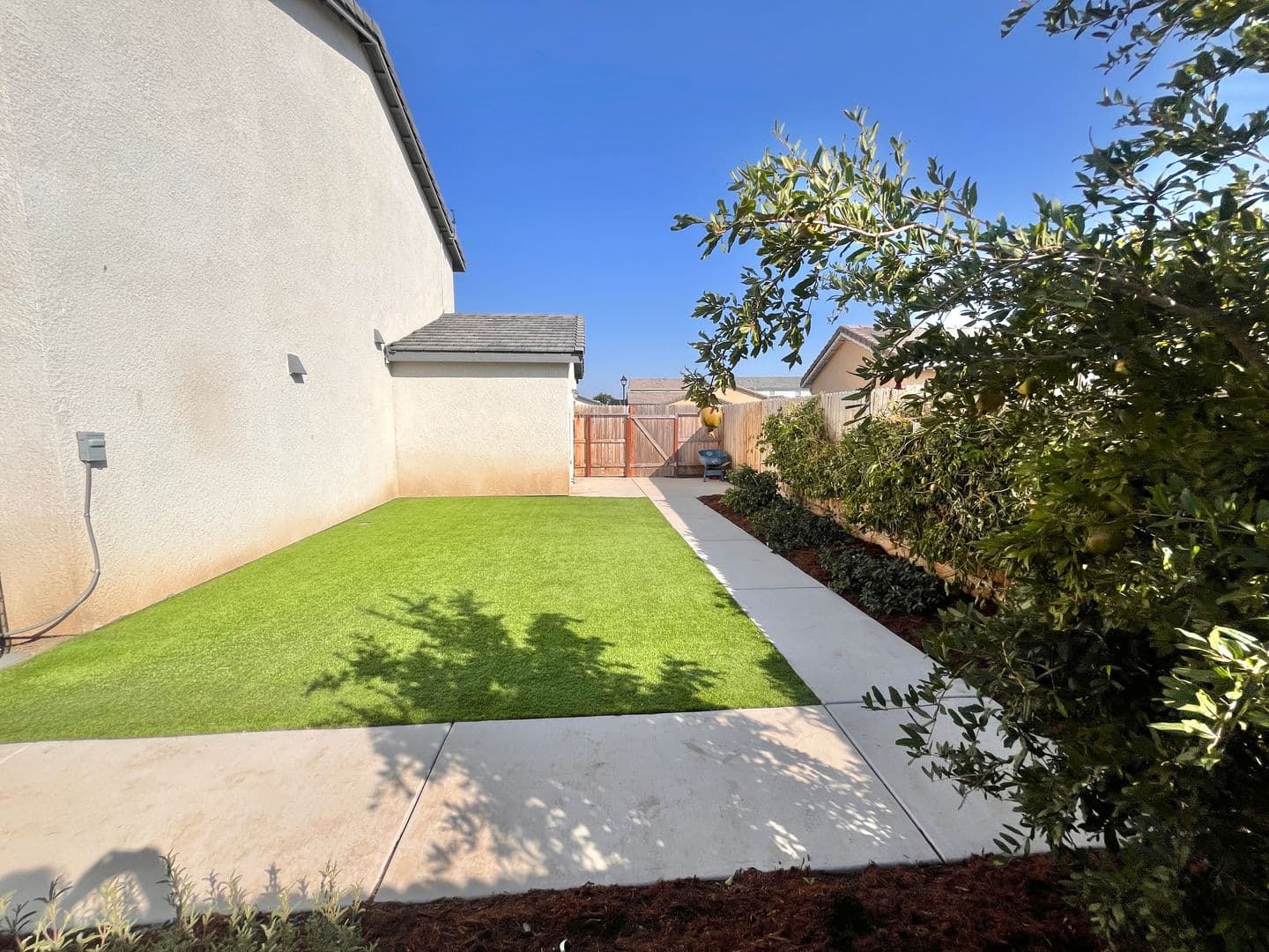 Los Banos House: 1602 Dodder Dr.