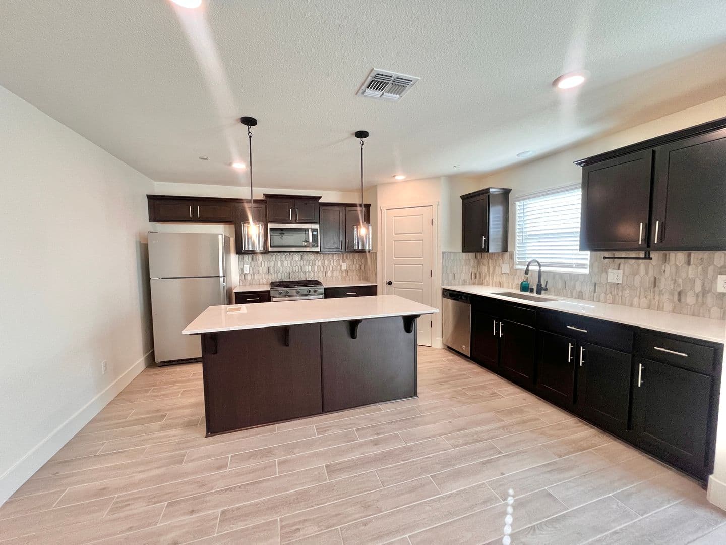 Los Banos House: 1602 Dodder Dr.