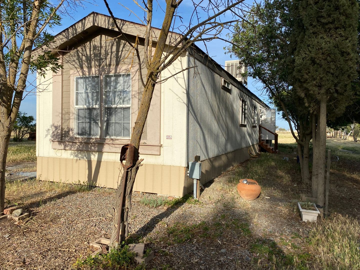 Los Banos House: 12090 Nantes Ave