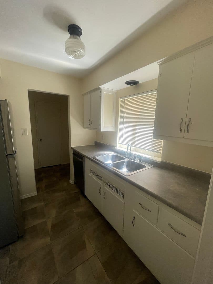 Kettering Apartment: 2366 S Patterson Boulevard