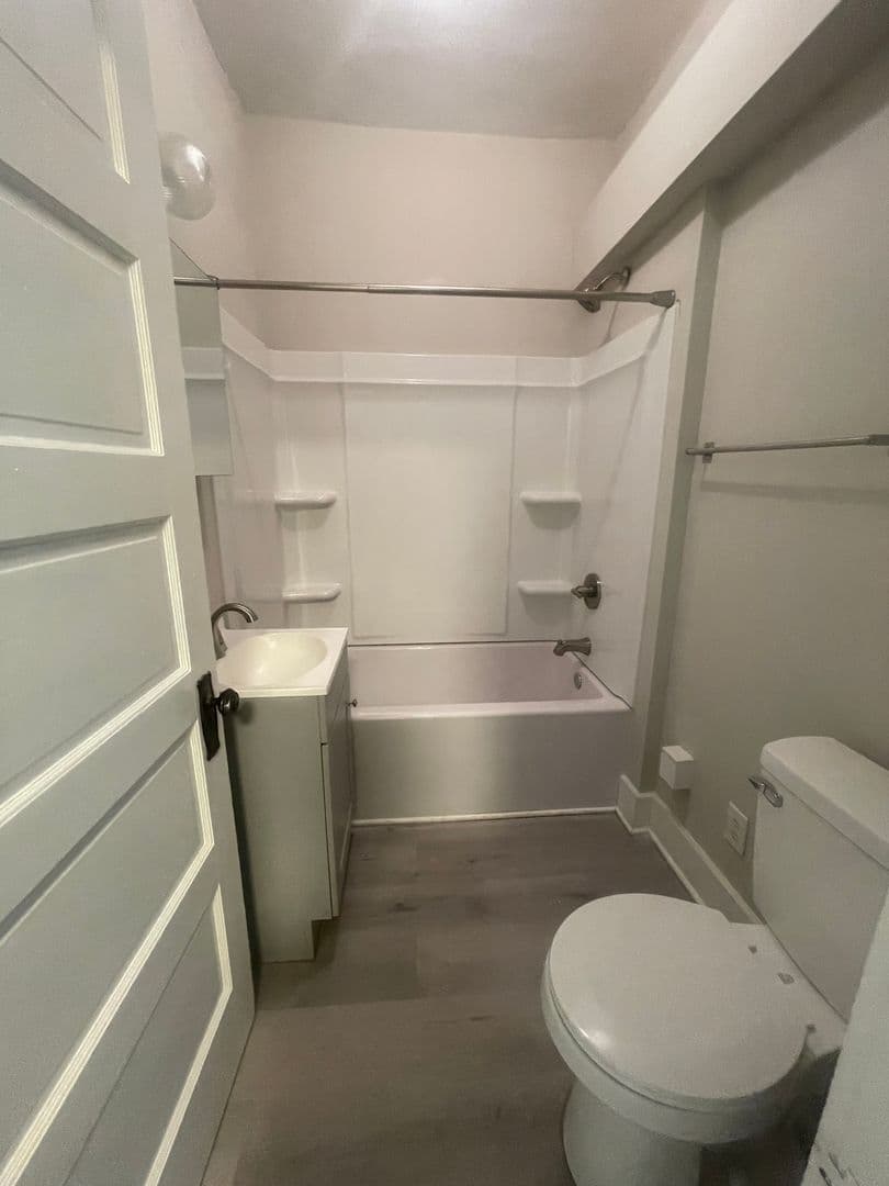 Xenia Apartment: 48-52 N. Collier Street