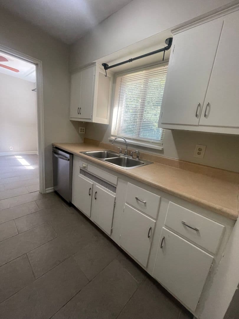 Kettering Apartment: 2358 S Patterson Boulevard