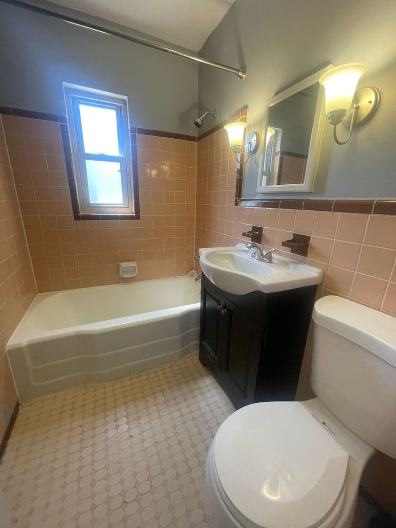 Kettering Apartment: 2358 S Patterson Boulevard