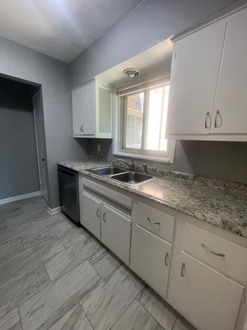 Kettering Apartment: 2358 S Patterson Boulevard