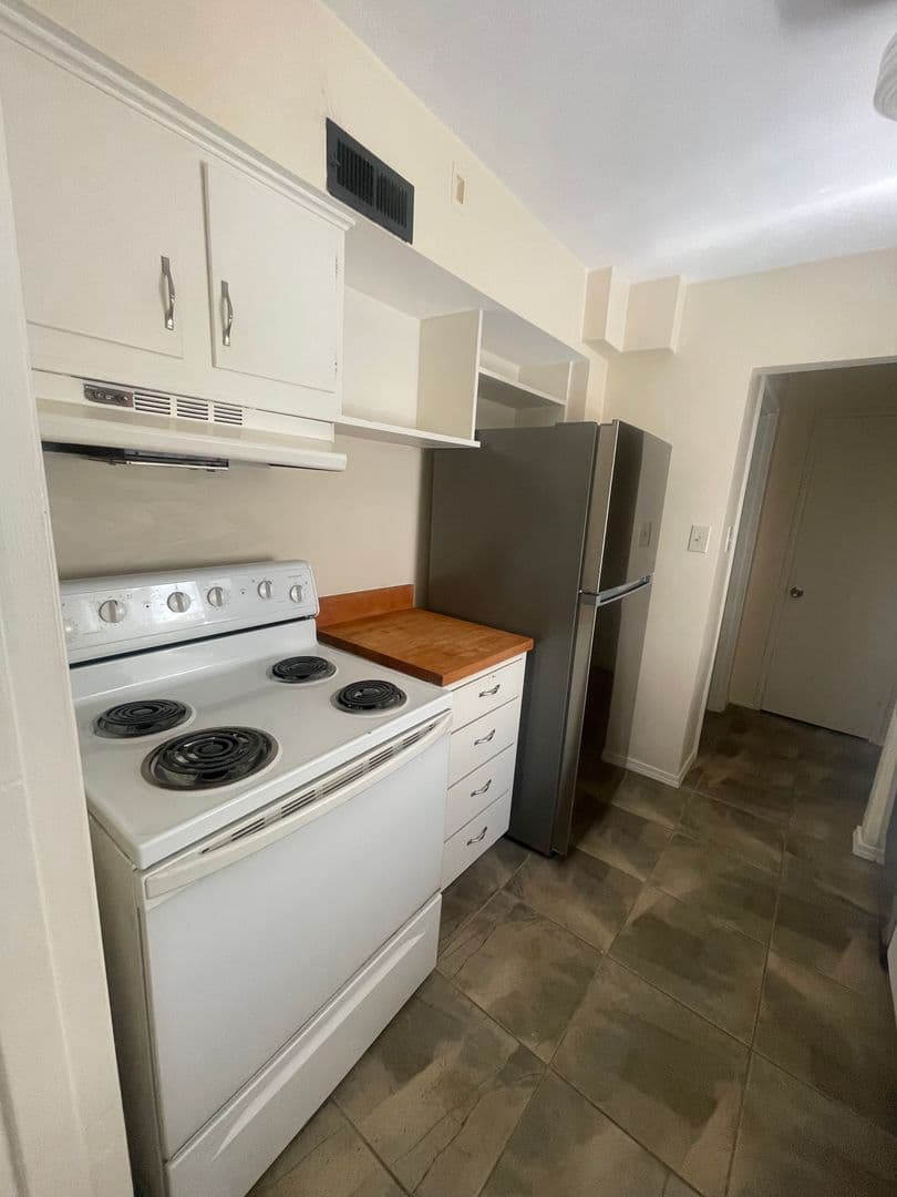 Kettering Apartment: 2366 S Patterson Boulevard
