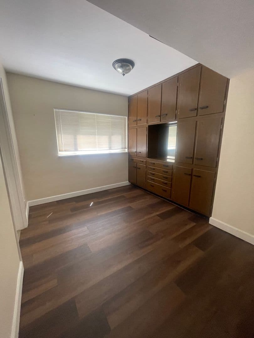 Kettering Apartment: 2366 S Patterson Boulevard