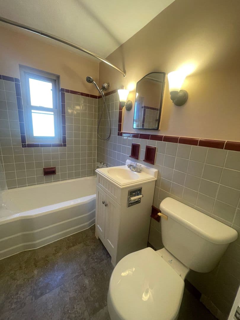 Kettering Apartment: 2366 S Patterson Boulevard