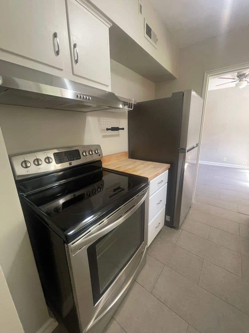 Kettering Apartment: 2358 S Patterson Boulevard