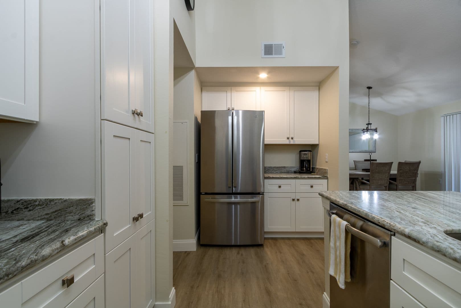 Gainesville House: 10000 SW 52nd Ave