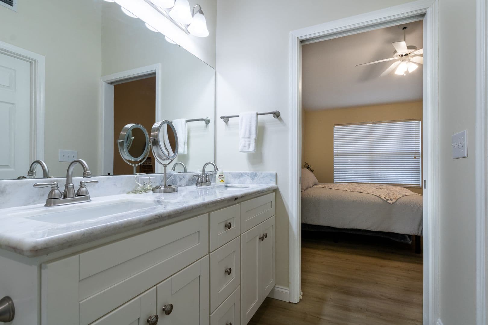 Gainesville House: 10000 SW 52nd Ave