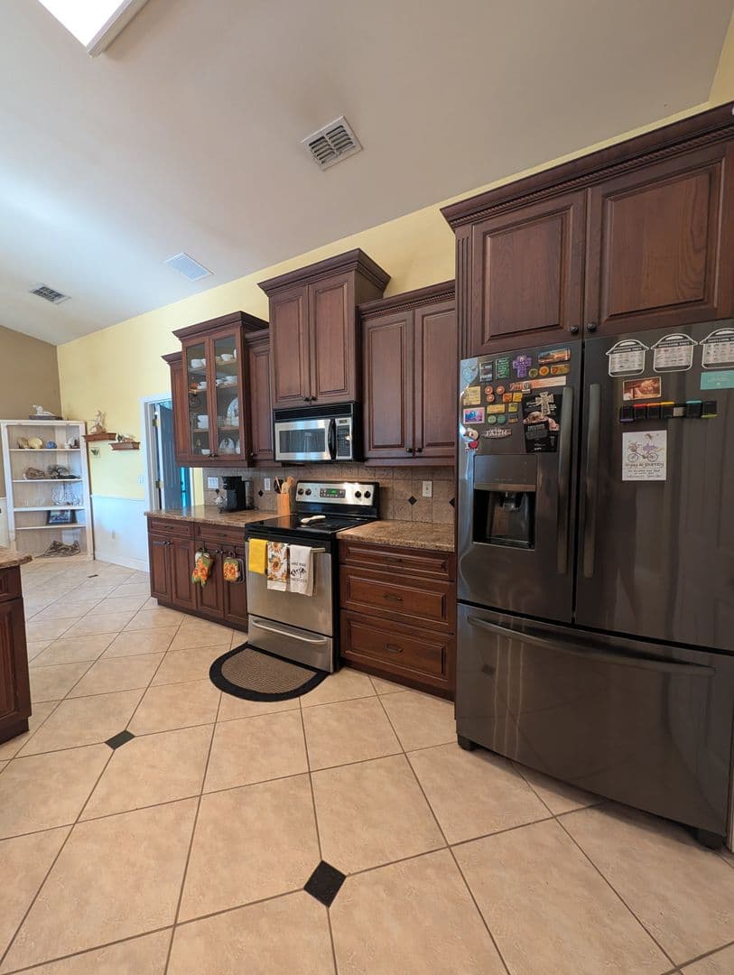 Alachua House: 7107 NW 121st Ave