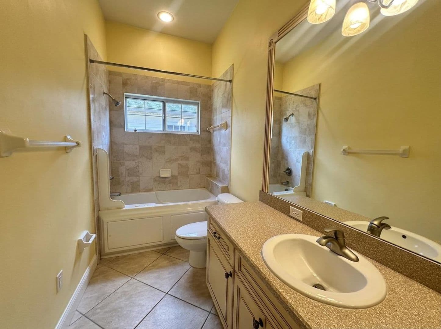 Alachua House: 7107 NW 121st Ave