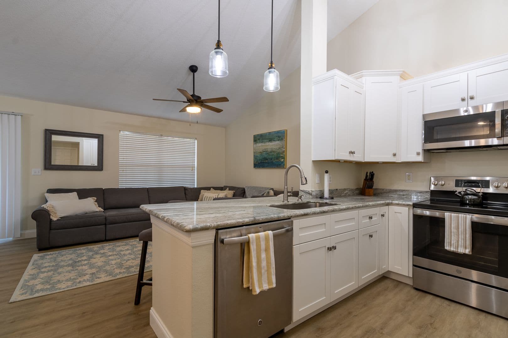 Gainesville House: 10000 SW 52nd Ave
