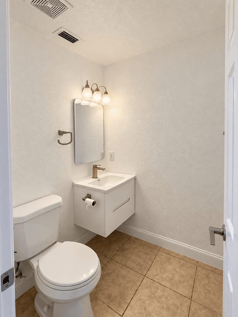 Lakeland House: 2038 Somerville Ln