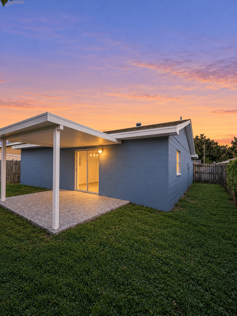 Lakeland House: 2038 Somerville Ln