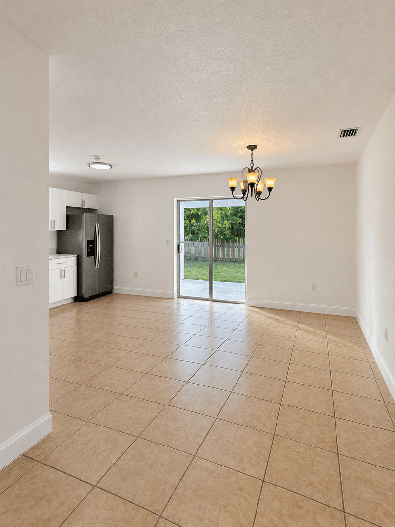 Lakeland House: 2038 Somerville Ln