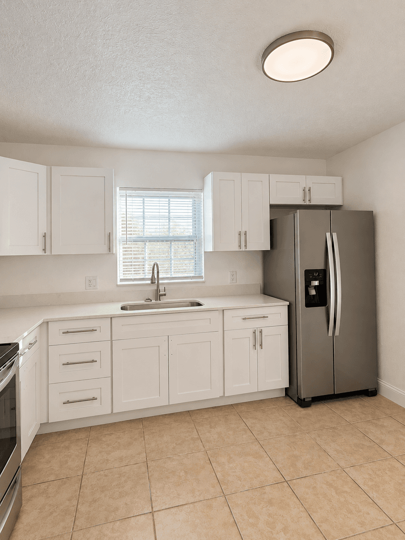 Lakeland House: 2038 Somerville Ln