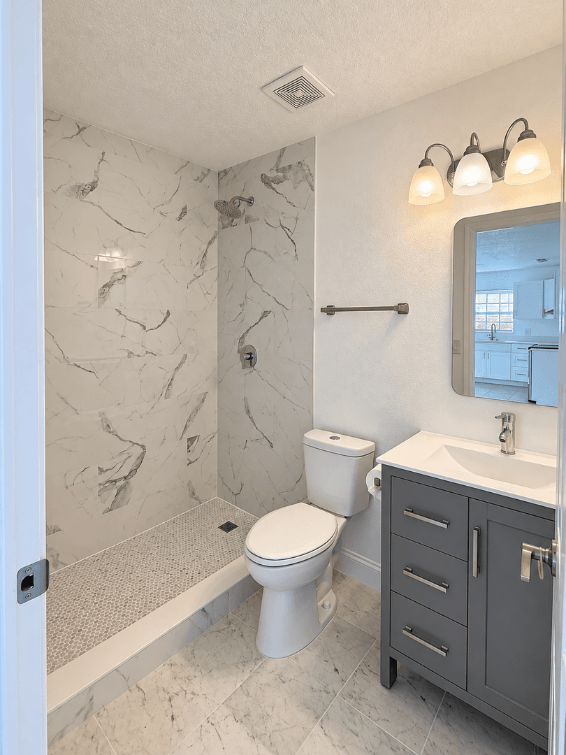 Lakeland House: 2038 Somerville Ln