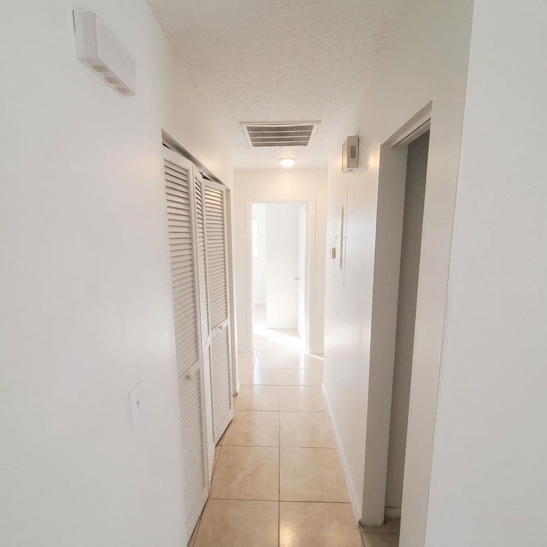 Lakeland Apartment: 7618 Chase Rd
