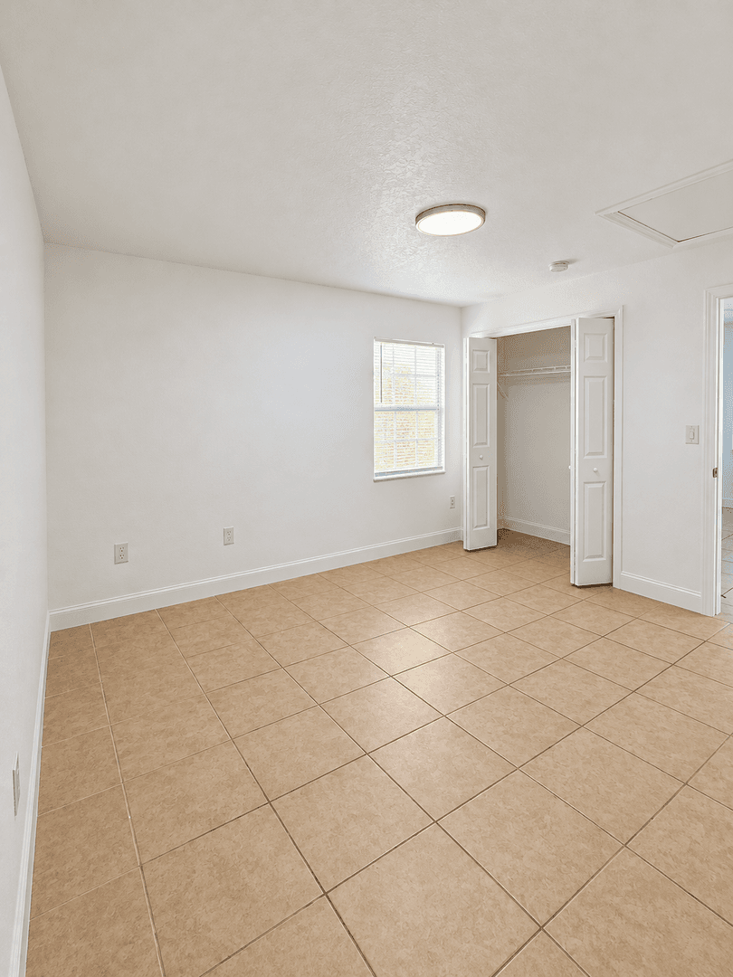 Lakeland House: 2038 Somerville Ln