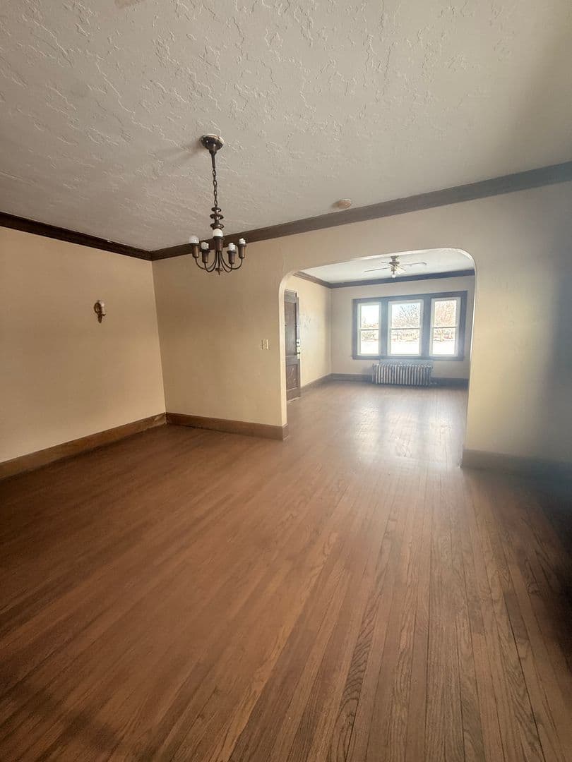 Rockford Apartment: 1609 17th Ave