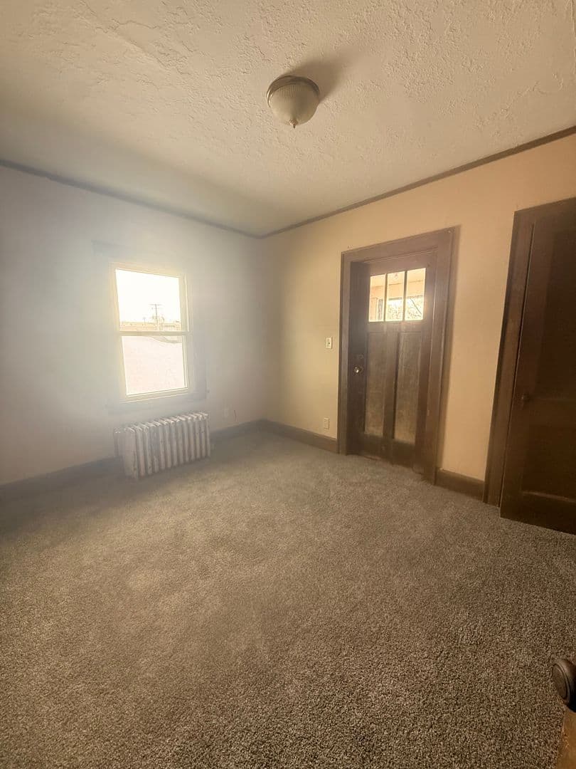 Rockford Apartment: 1609 17th Ave