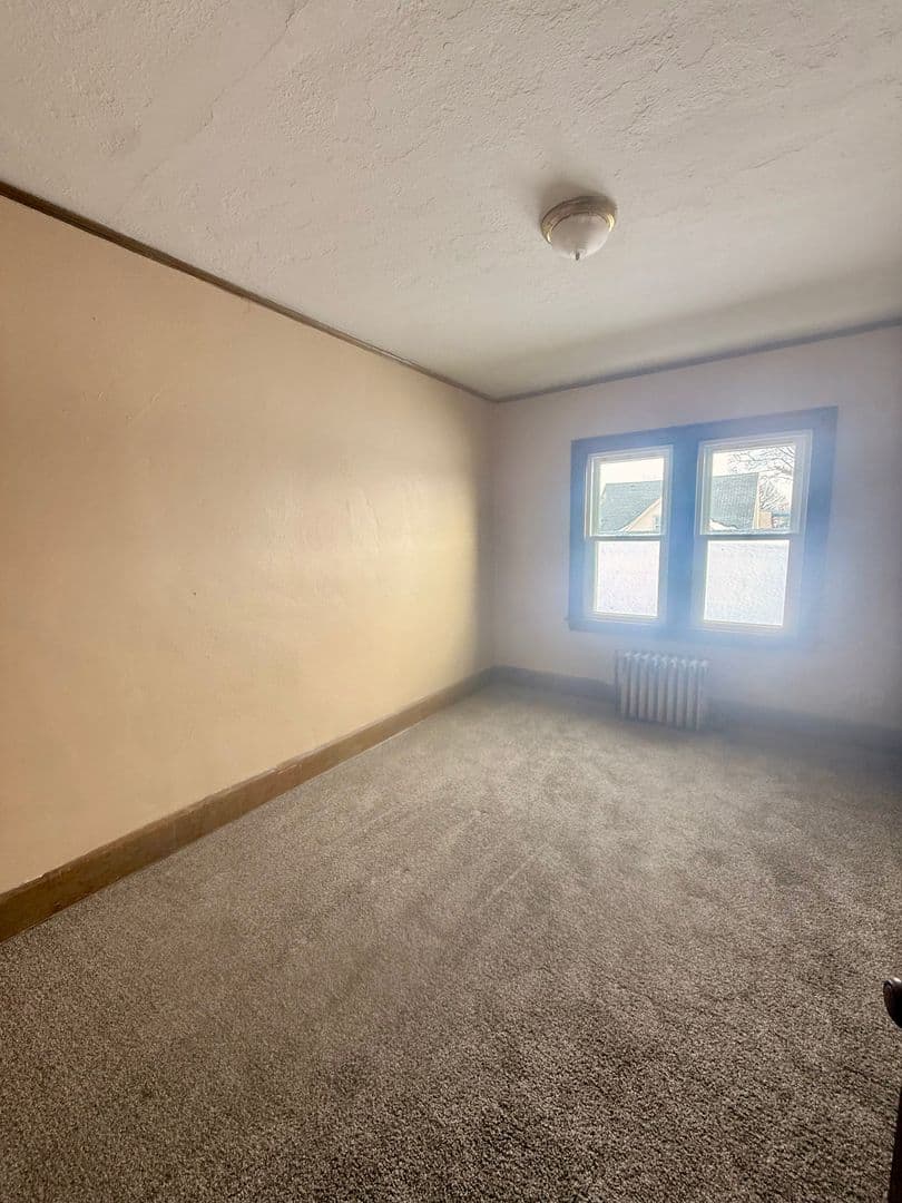 Rockford Apartment: 1609 17th Ave
